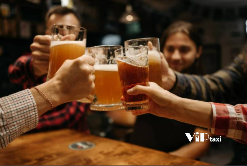 Fans at the Best Sports Bars in Arizona